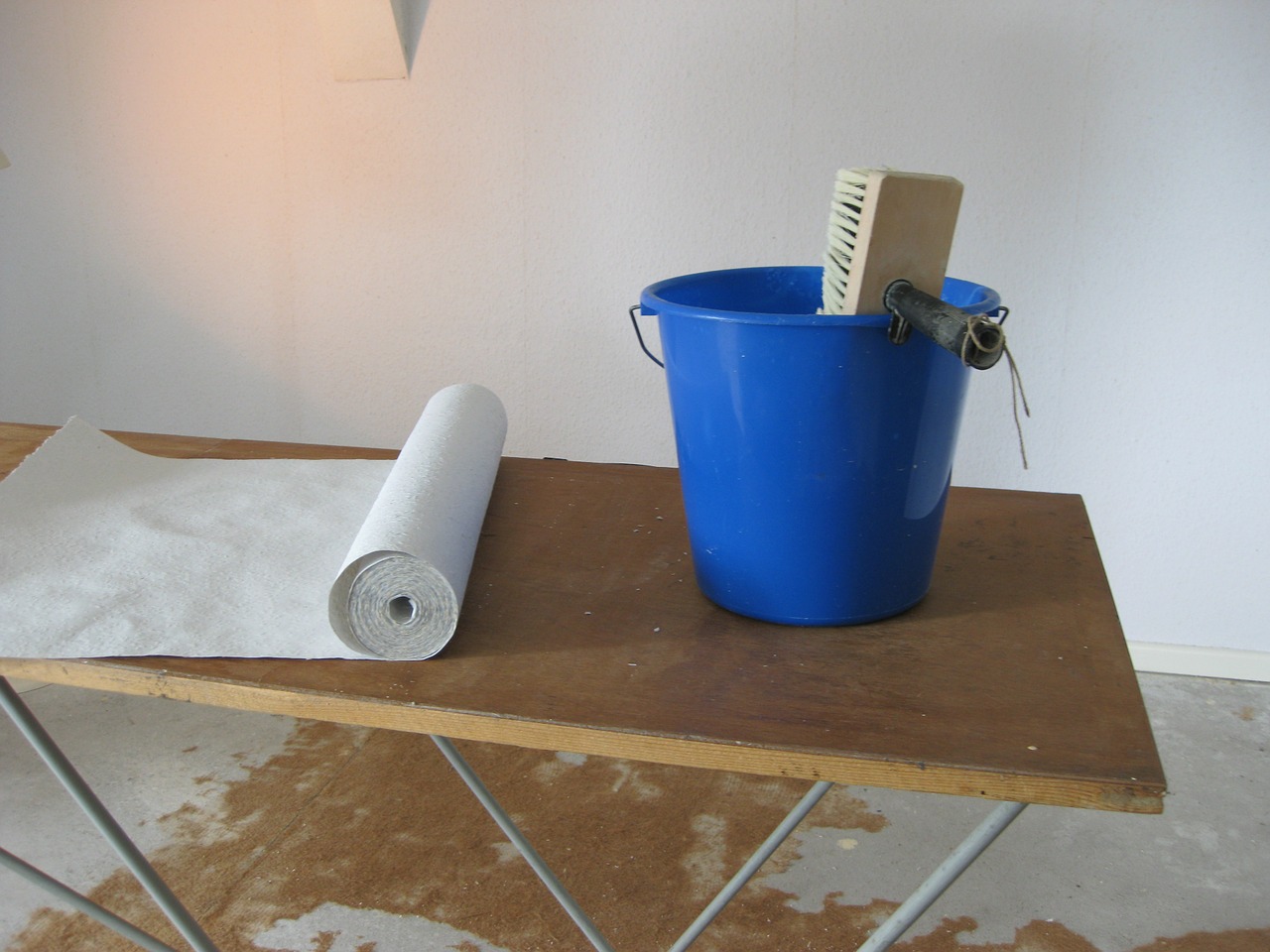 Tapeziertisch Eimer Tapete Pinsel
