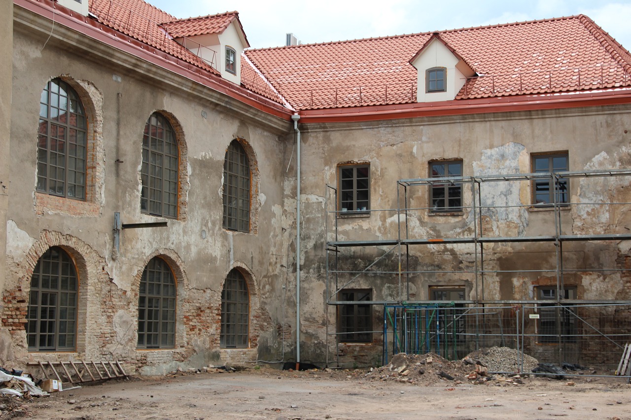 Modernisieren Sanieren Haus Gebäude Fenster Renovieren