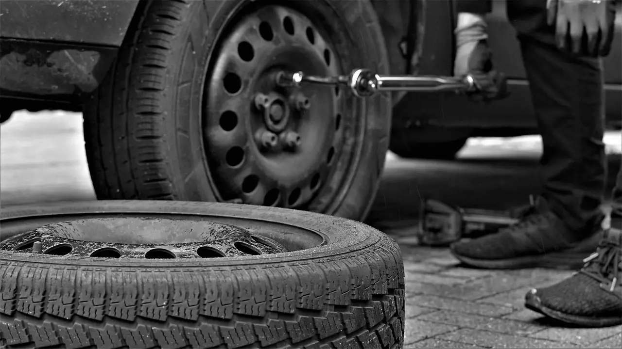 Winter Winterreifen Sommerreifen Reifen Reifenwechsel Garage Werkstatt Lagerung